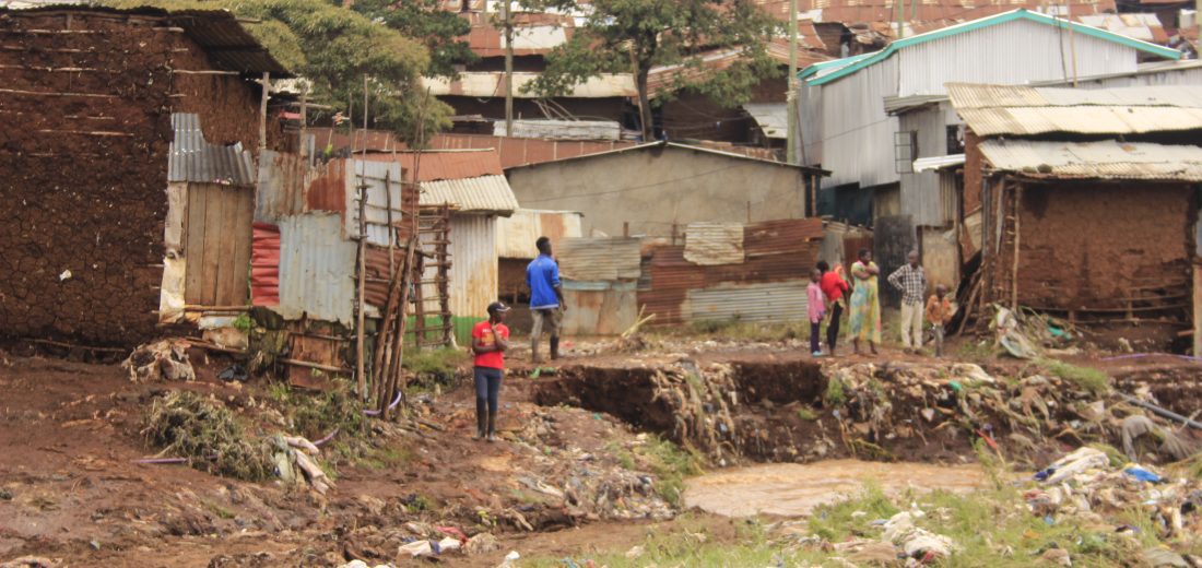 Days of mourning as floods sweep through Kibera