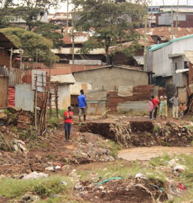Days of mourning as floods sweep through Kibera