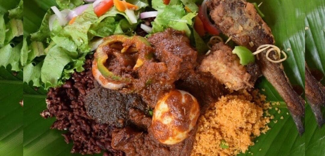 AWAAKYE, A FAMOUS GHANAIAN DISH WRAPPED IN NATURE